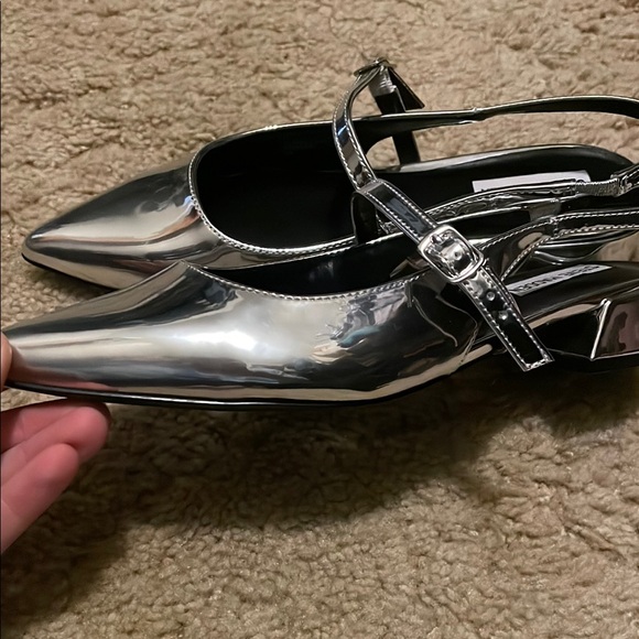 Steve Madden Silver Heels with Pointed Toe and Ankle Strap - Picture 3 of 3
